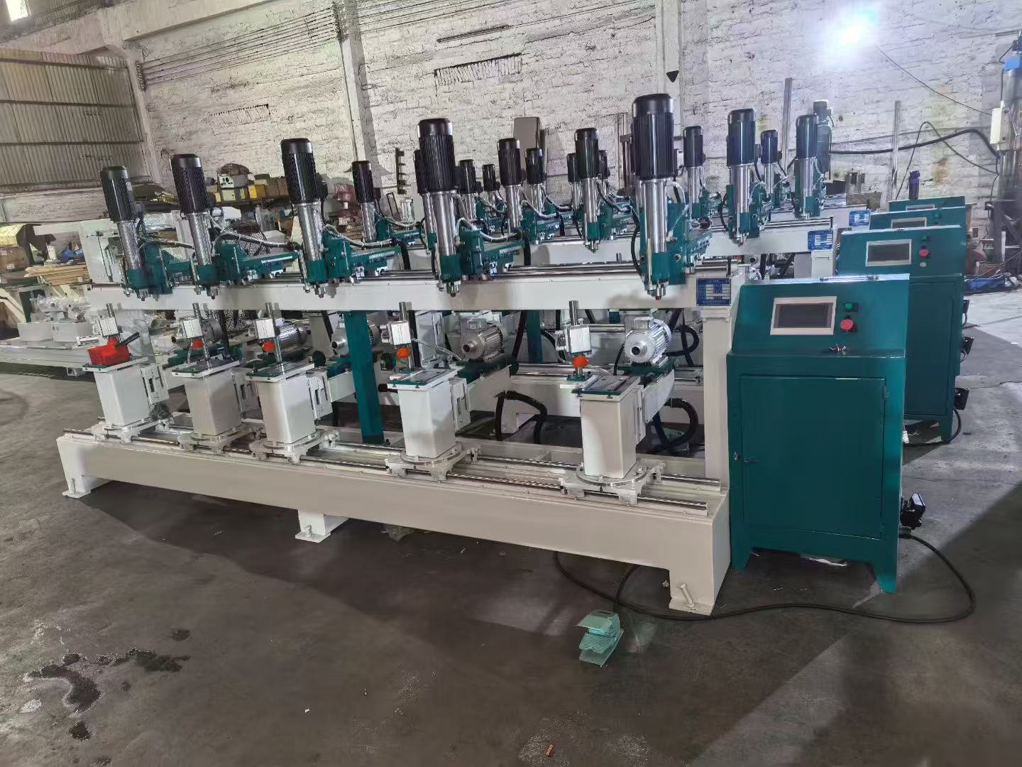 鉆孔機：正鉆，反鉆，橫貼，豎鉆，斜鉆，側鉆，手動，半自動，全自動；使用昆侖通態TPC7032Ei